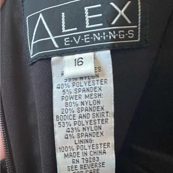 Alex Evenings fitted black sequin lace gown, slight fishtail train, 16 worn once - Picture 5 of 6